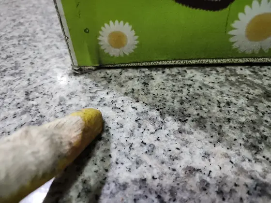 현관문 처짐 보수 — 틈이 생긴 문 아래